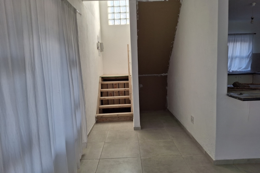 9 Bedroom Property for Sale in Lavender Hill Western Cape